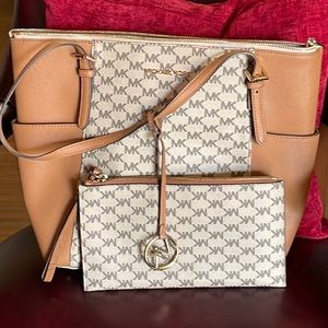 Michael Kors purse and wristlet